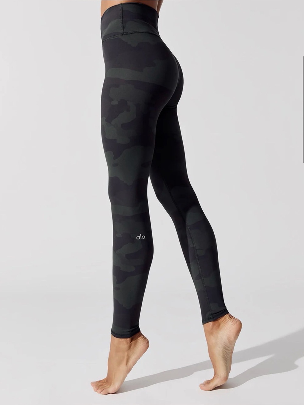ALO Yoga Women's Camo High-Rise Leggings — Black & Dark Green